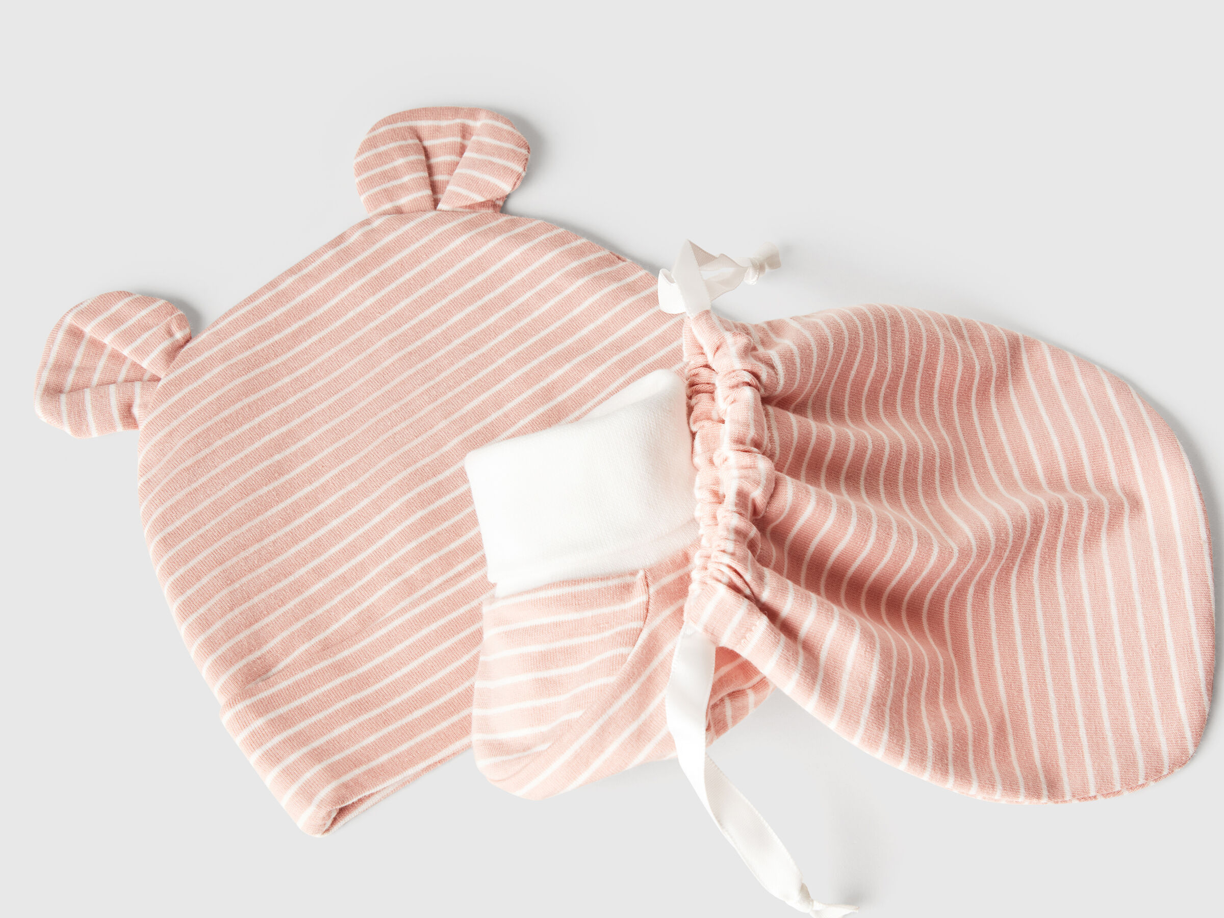 CAP + SHOES New Born (0-18 months) image number 2