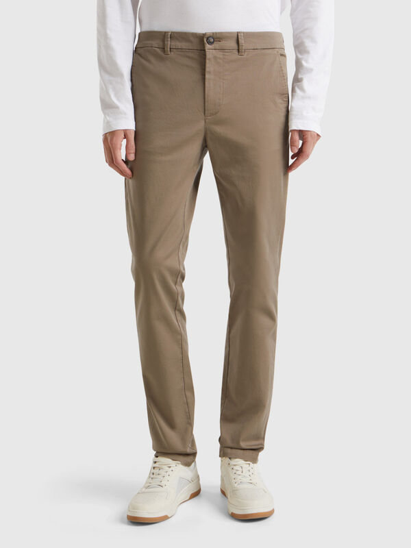 Slim fit chinos in stretch cotton Men