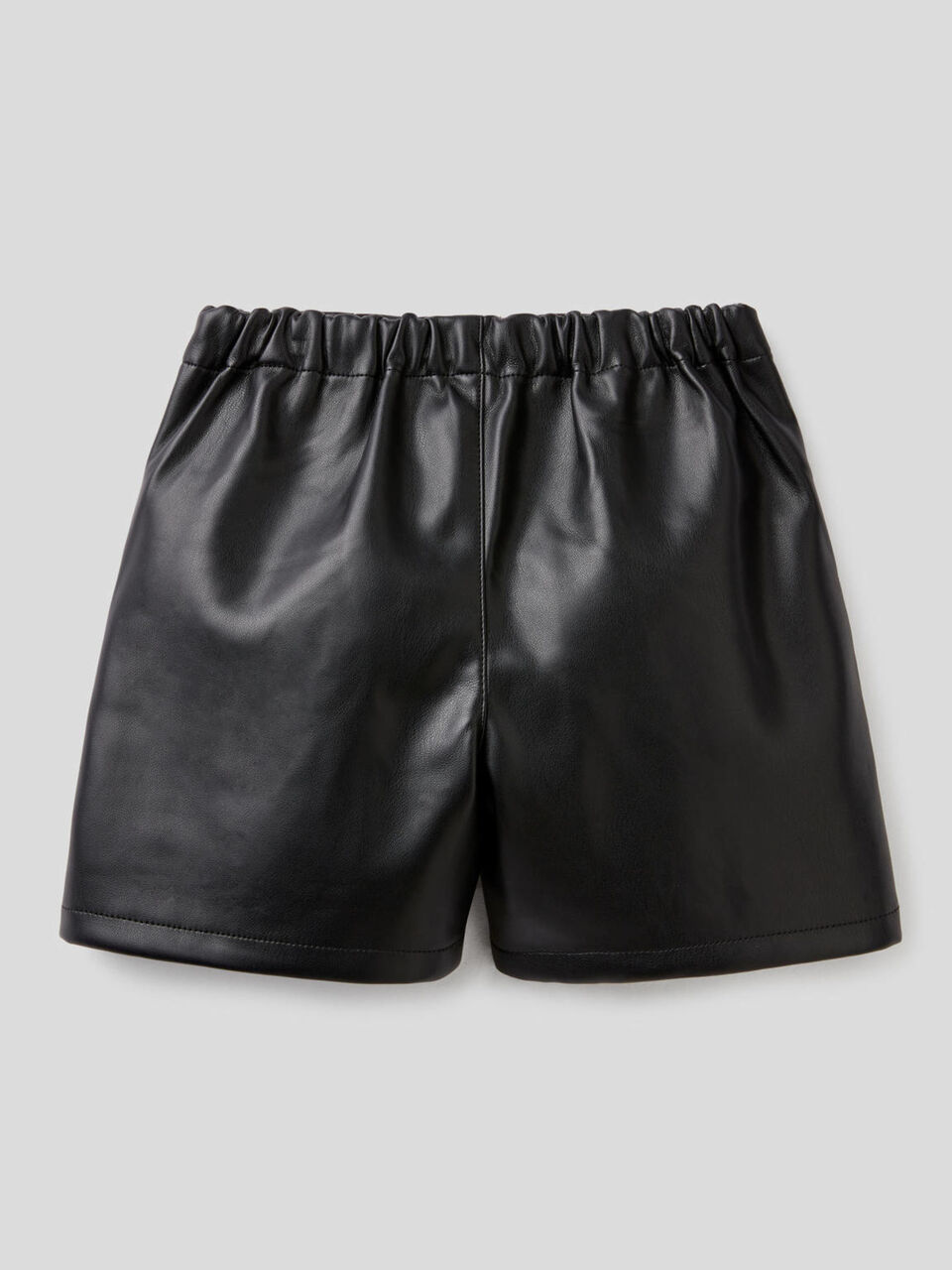Shorts in leather look fabric image number 2