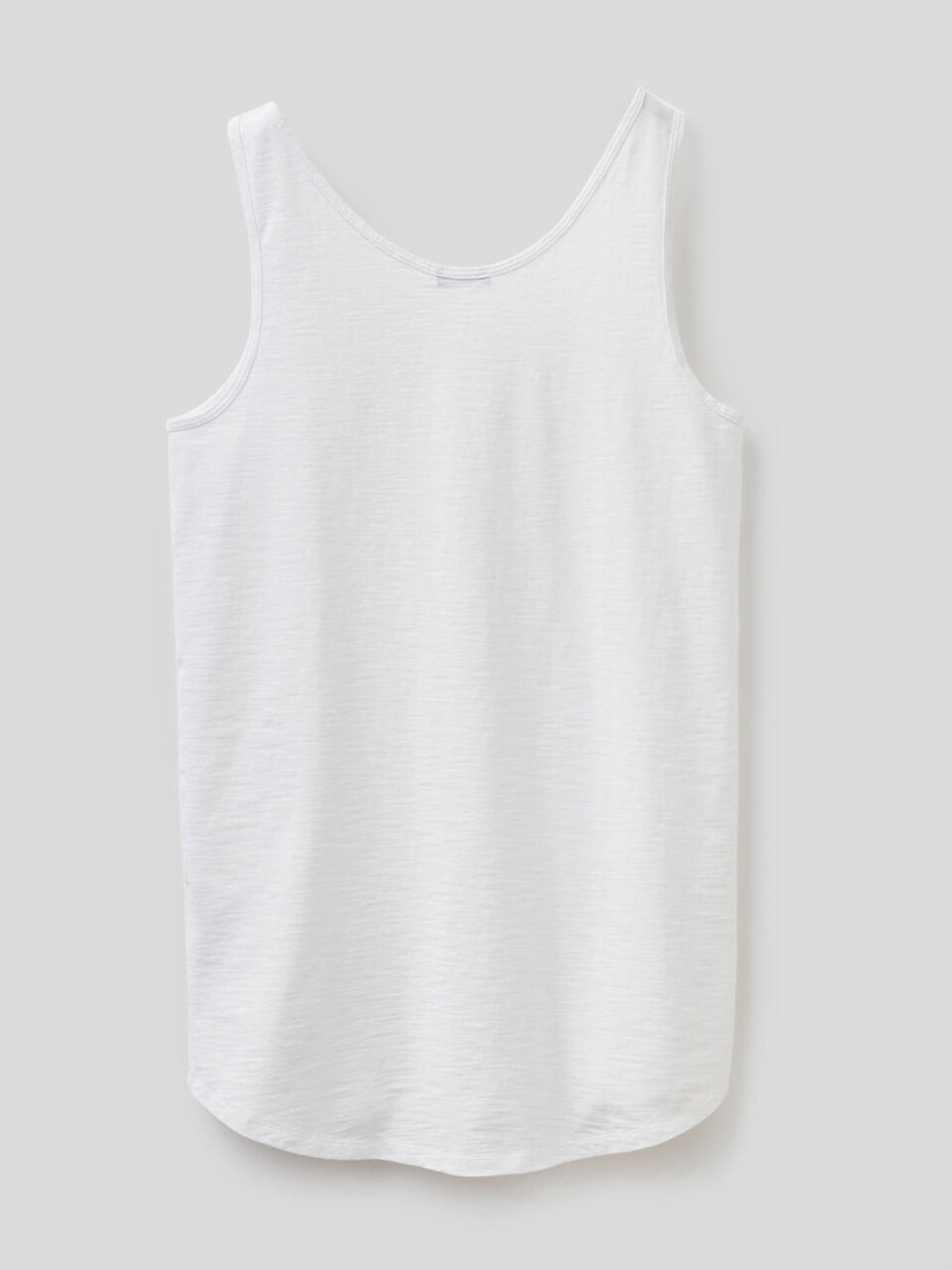 100% cotton tank top with rounded bottom image number 2